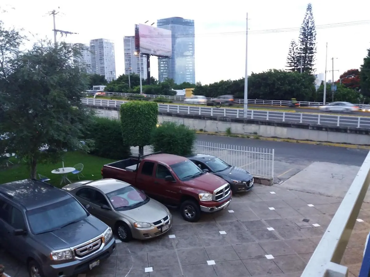 Hotel Guadalajara Junto Glorieta La Minerva 3*,  מקסיקו