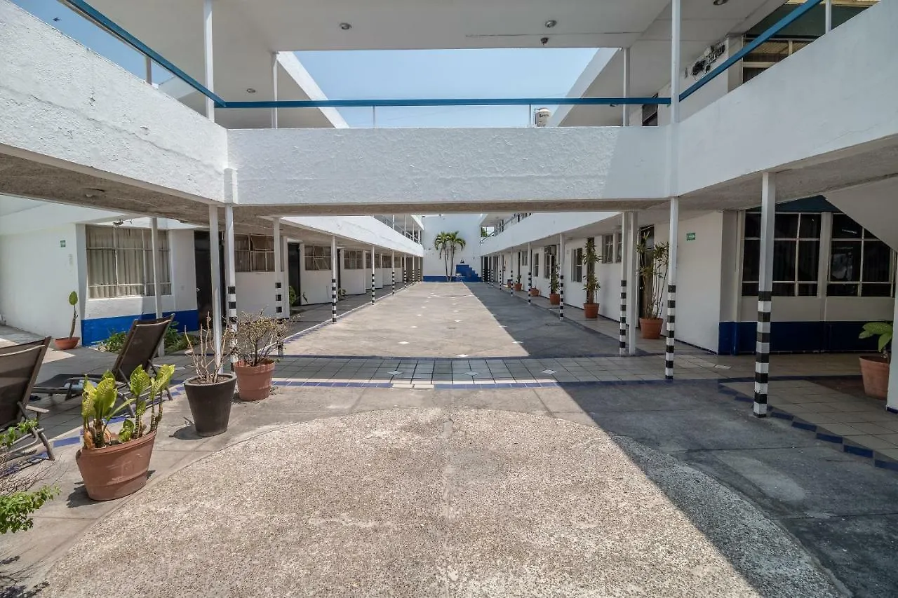 ***  Hotel Guadalajara junto Glorieta La Minerva México