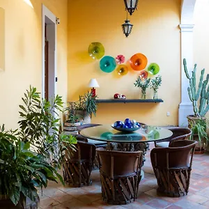 Pensión Casa Araiza, Centro De