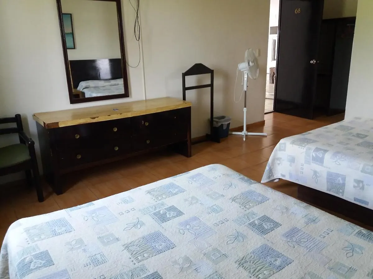 Hotel Guadalajara Junto Glorieta La Minerva